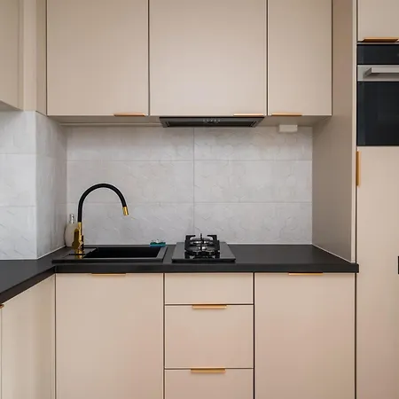 Chodecka Comfort By Bookinghost