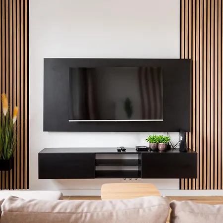 Chodecka Comfort By Bookinghost