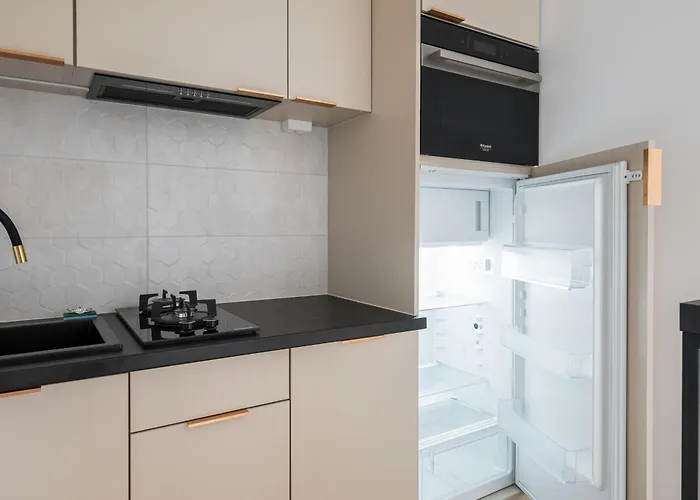 Chodecka Comfort By Bookinghost